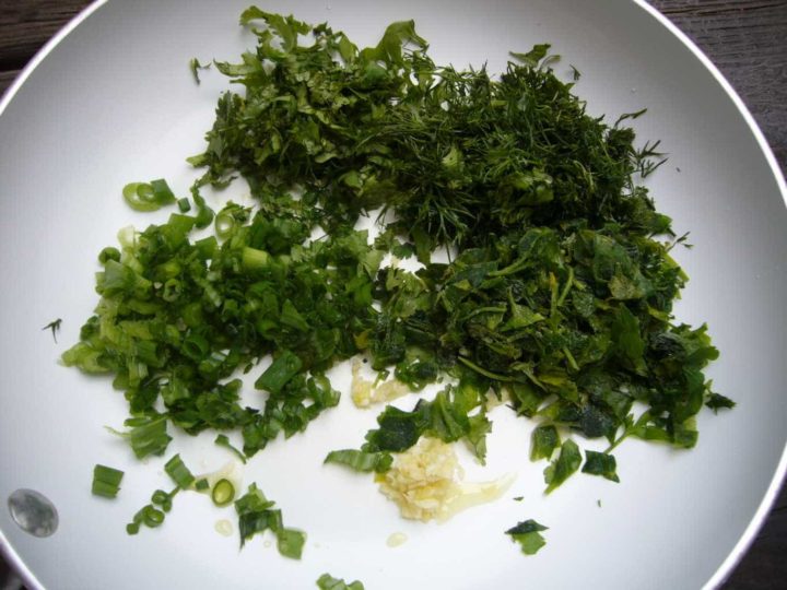 Herbs with garlic for the preparation of baked fish.