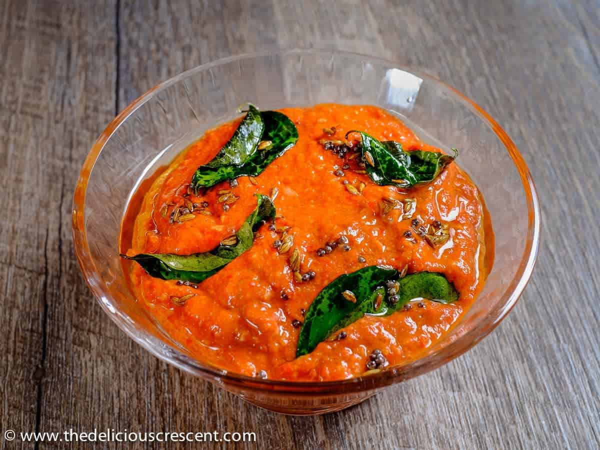 Tangy and Spicy Red Pepper Walnut Chutney – dip into this delicious smoky flavored chutney packed with antioxidants, omega-3 fats and phytochemicals. The sweet smoky roasted red bell peppers, tart lemon juice, earthy creaminess of walnuts and aromatic spices come together to give you this delectable chutney.
