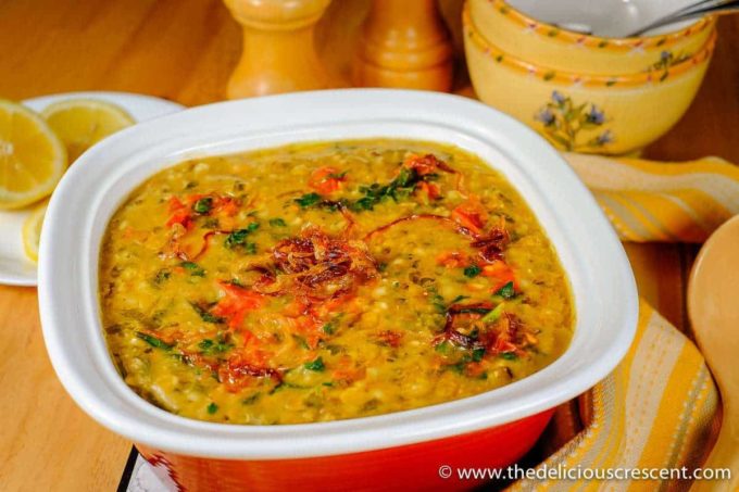 Methi Chicken Khichda is a tantalizing spicy Indian style savory porridge – an easy, balanced, nutritious one pot steaming meal with high fiber, good protein and healthy fats! An inspired version of an Indian delicacy known as Khichda, similar to Haleem, but here prepared with brown rice, fenugreek, chicken and rich in antioxidants.