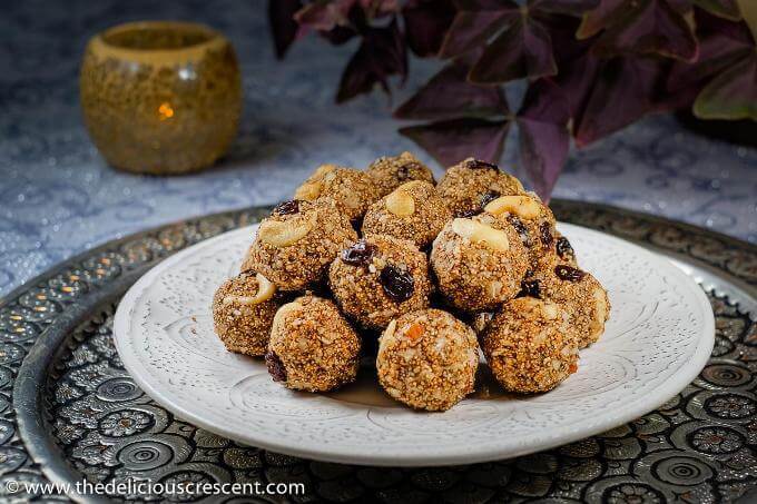 Amaranth energy balls with dates and cashew butter are no bake gluten free energy balls that are so delicious. These are perfect for a snack to give you a boost of energy or a great dessert-like energy bite. This healthy snack is low-carb, gluten-free, vegetarian, freezer friendly and easy to make. #thedeliciouscrescent #energyballs #healthysnacks #nobake Amaranth energy balls with dates served on the table