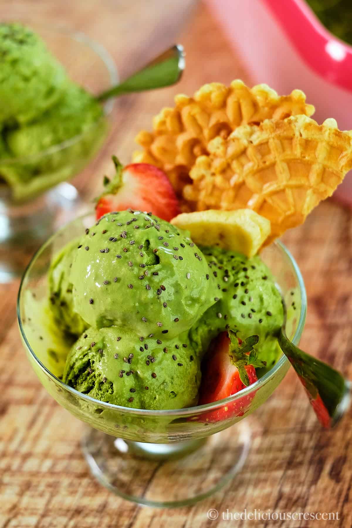 Matcha ice cream with wafers and fruit.