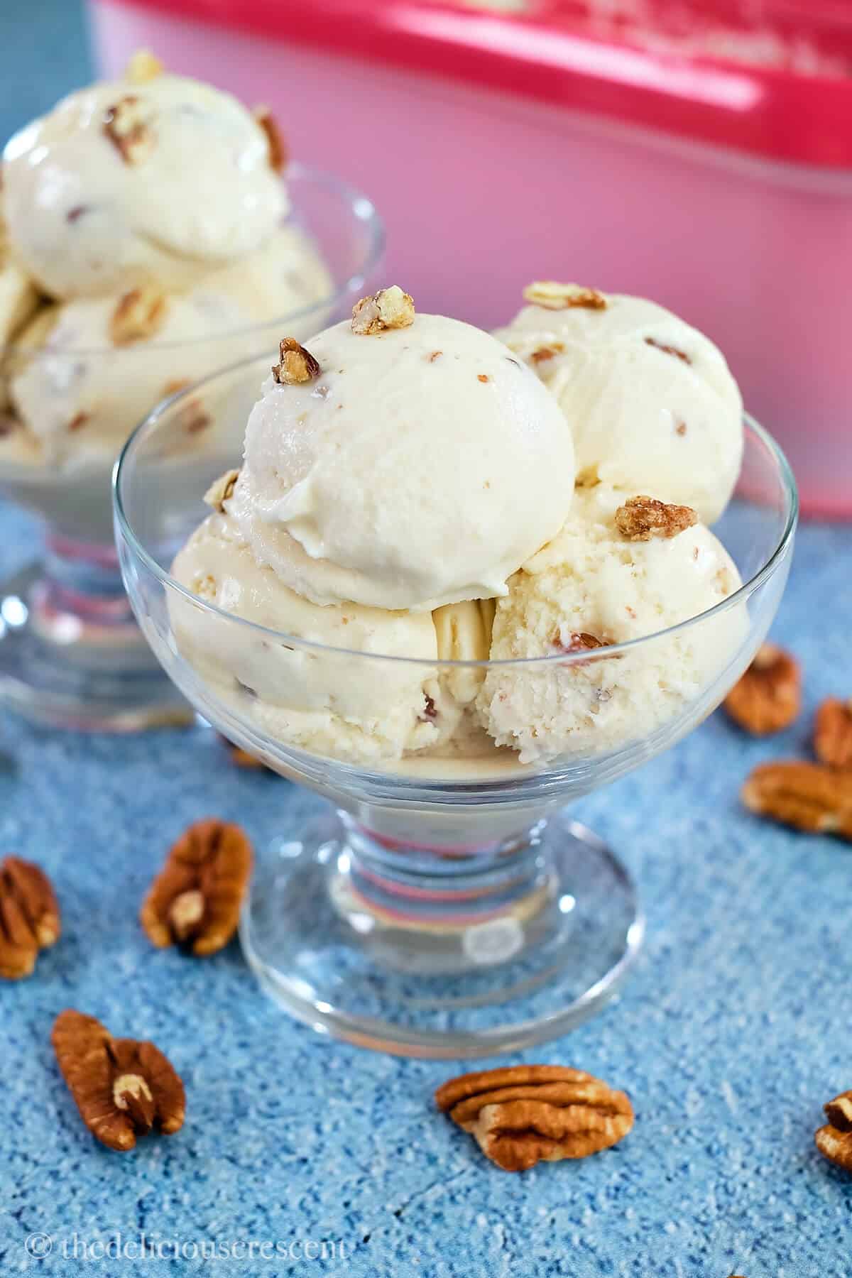 Maple ice cream served in two bowls.