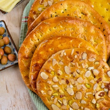 Close view of sheermal breads arranged on the table.