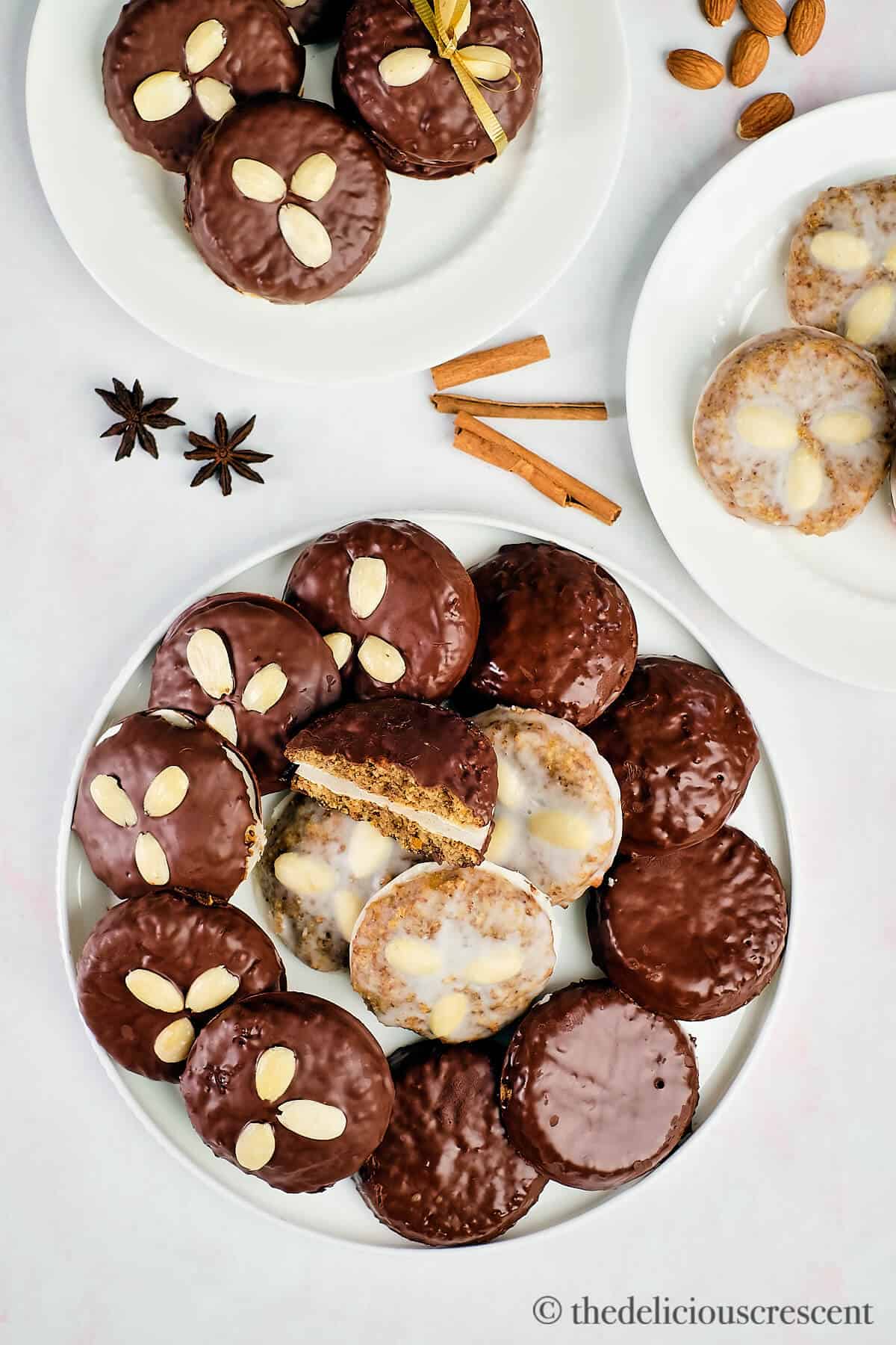 Two kinds of elisenlebkuchen served on the table.