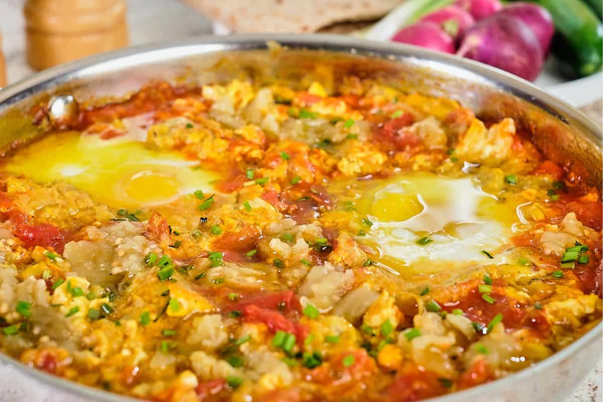 Mirza ghasemi, Persian eggplant with eggs in a dish.